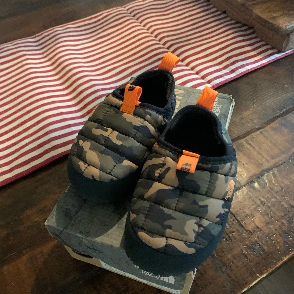 Boys size (toddler) 10 … camo slippers